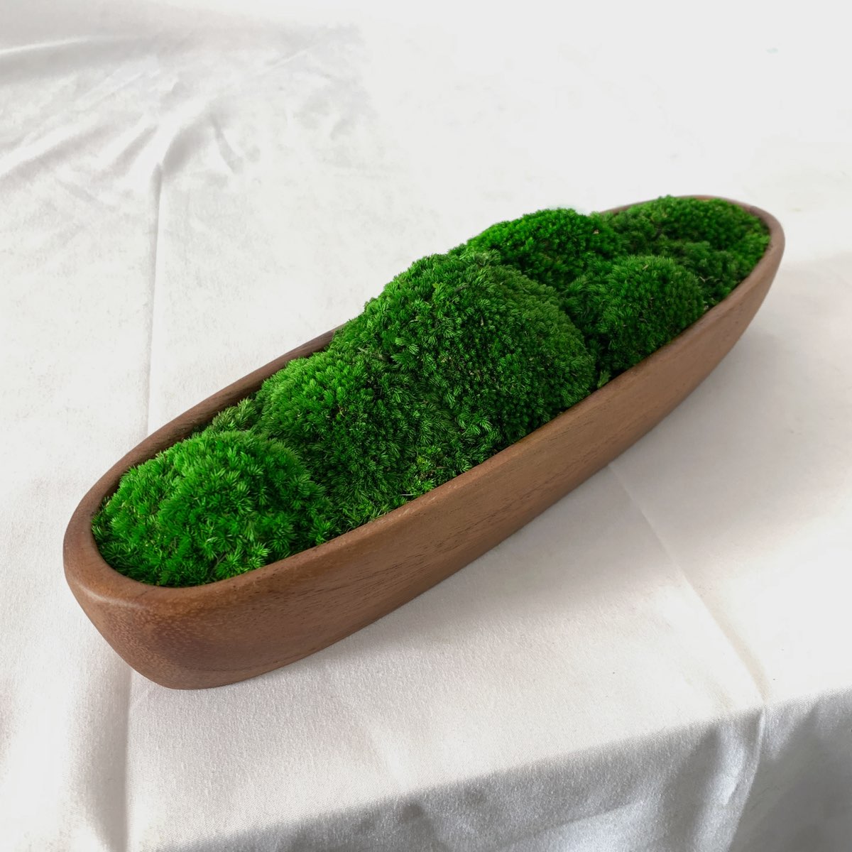 Single long walnut decorative moss bowl with preserved bun moss, highlighting the smooth wooden form and lush texture.